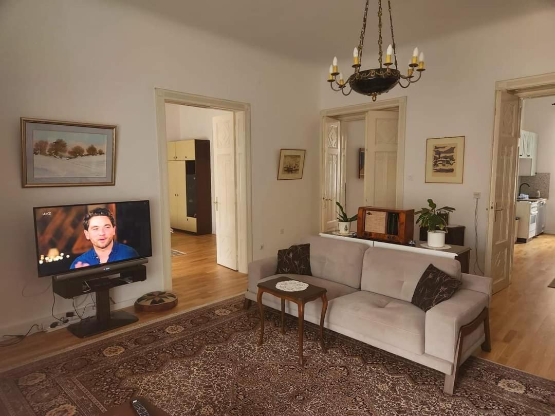 The Best Location Salon Apartment With Main Street View Sarajevo Exteriör bild